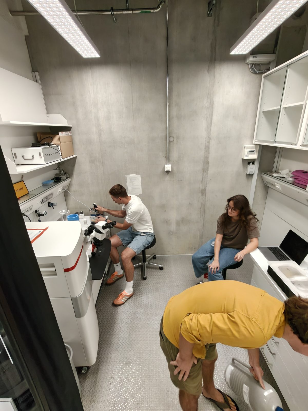 James visits Basel to learn expansion microscopy